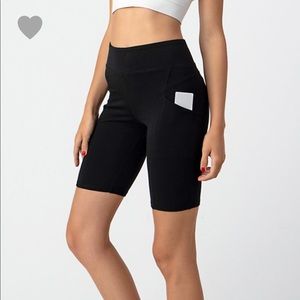 Biker shorts with pockets
